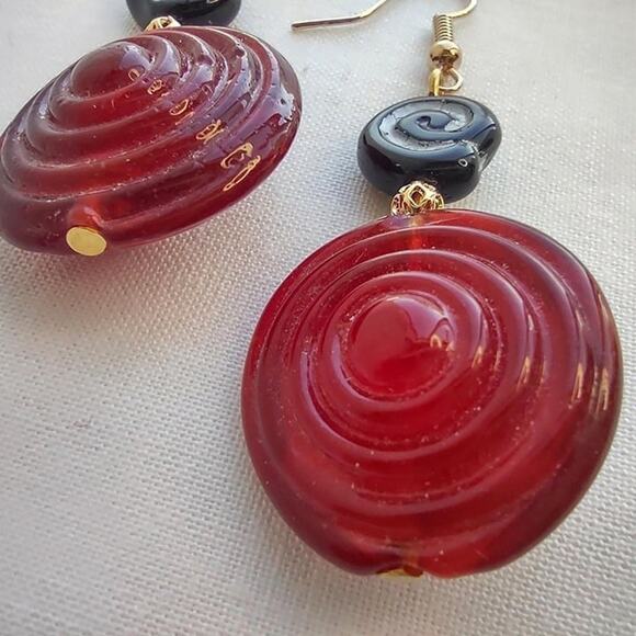 Handmade Large Red Ripple Disc and Black Spiral Glass Bead Gold Tone Earrings - Picture 2 of 5